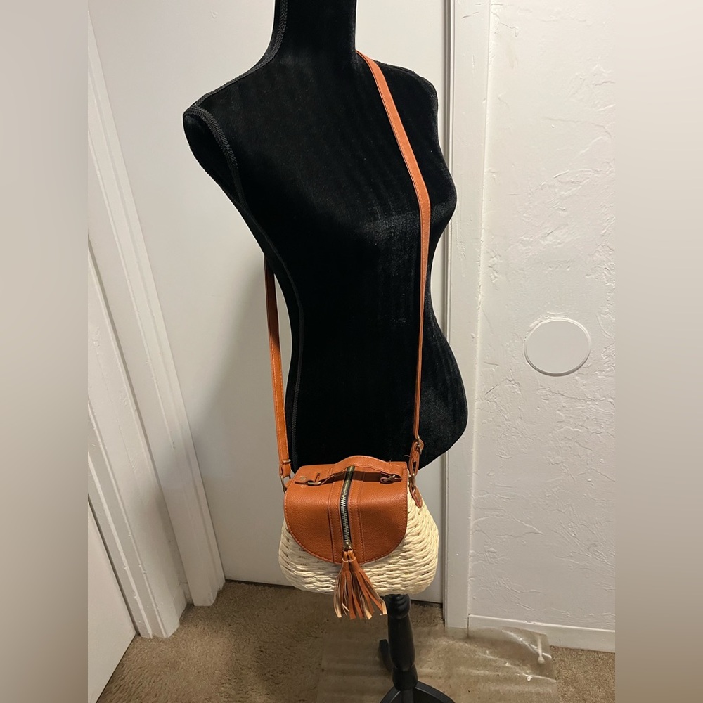 Handmade Tassel Straw Woven Bag - Bohemian Style Messenger Shoulder Tote Bag - Picture 4 of 10